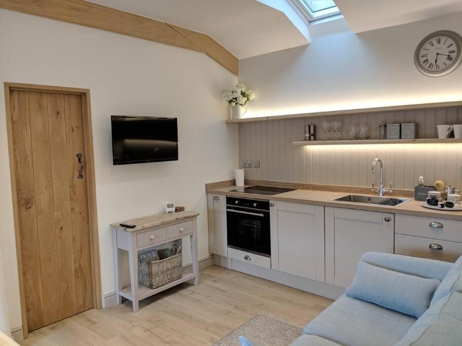 Barley - Cosy Stylish Apartment - Easy Access To Bath And Many Nearby Attractions บ็อกซ์ ภายนอก รูปภาพ